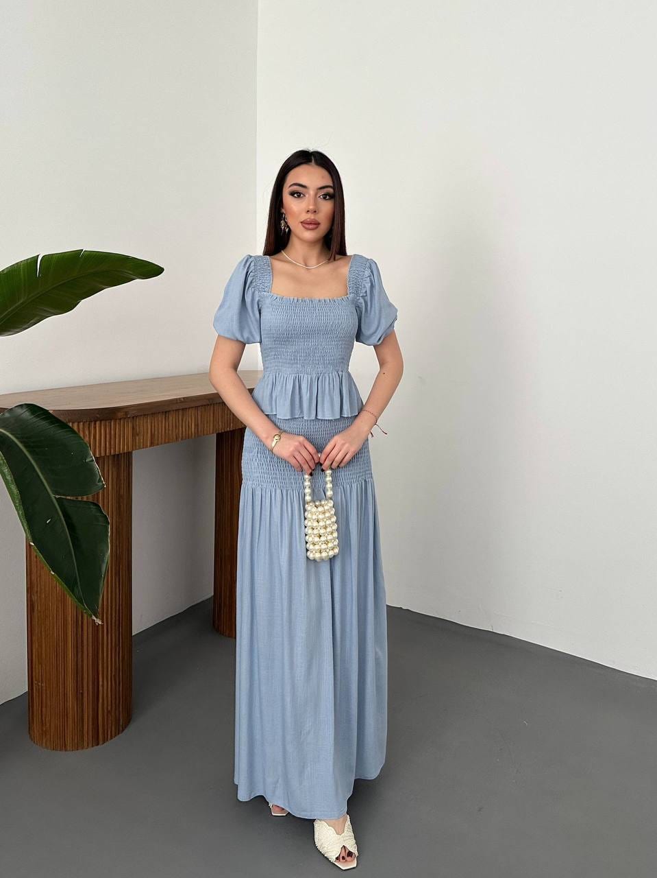 طقم كتان أزرق بتفاصيل مجمعة